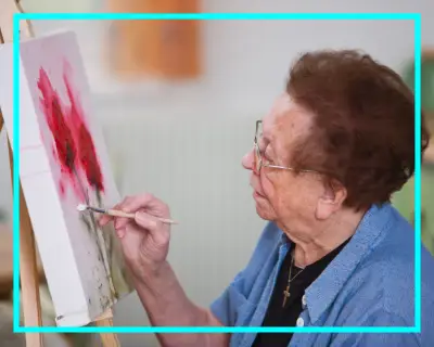 یکی از راه‌های درمان آلزایمر در سالمندان، تمرین‌های خلاقانه مانند نقاشی کردن است که می‌تواند به تقویت حافظه و بهبود تمرکز کمک کند.