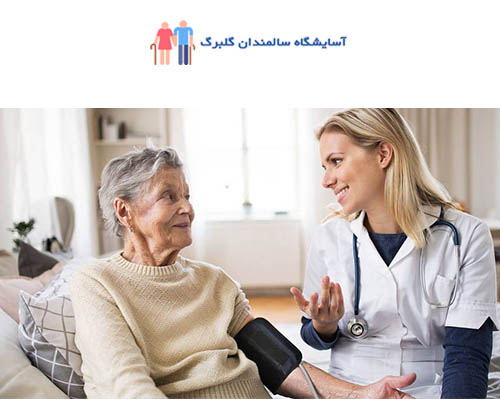 پرستار سالمند بیمار با دانش و احترام به نیازها و وضعیت ویژه این افراد، مراقبتی حرفه‌ای ارائه می‌دهد که به بیمار اطمینان و آرامش می‌بخشد.