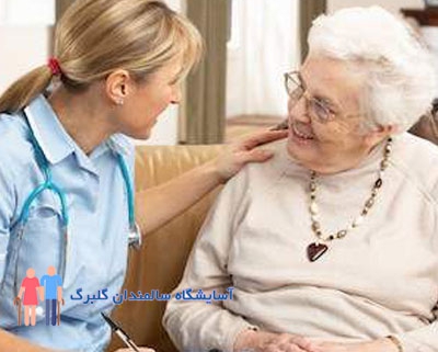 مطمئن شوید که خانه سالمندان مورد تأیید و مجوزهای مورد نیاز از سازمان‌های مربوطه را دارا است و به استانداردهای بهداشتی پایبند است.