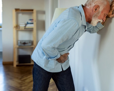 با پیشرفت سن، حساسیت به عفونت ادراری در سالمندان افزایش می‌یابد؛ به همین دلیل، نظارت دقیق بر سلامت ادراری آنان و اقدامات پیشگیرانه برای جلوگیری از این مشکلات اهمیت فراوانی دارد.